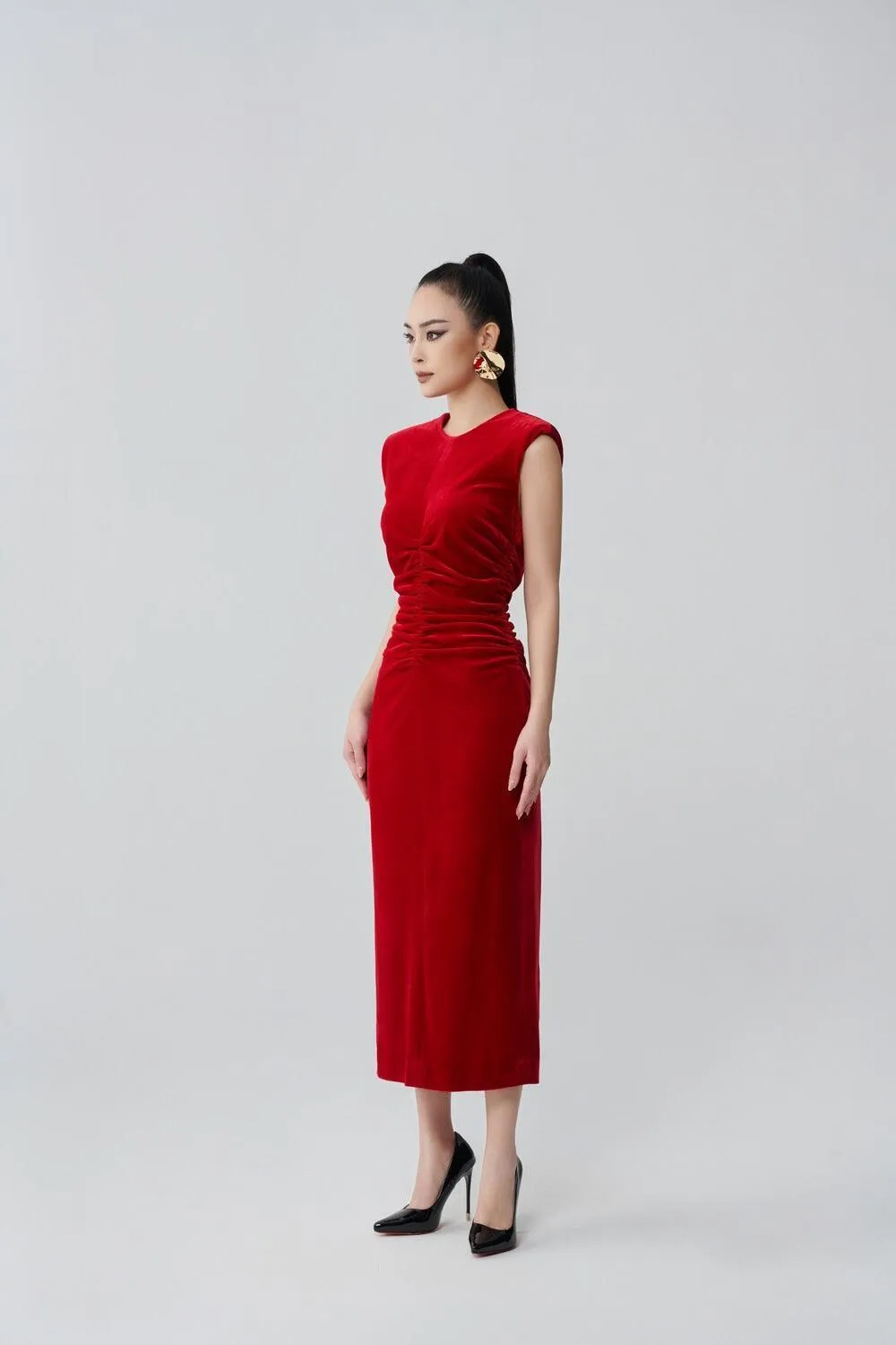 Berlinda Sheath Round Neck Velvet Midi Dress