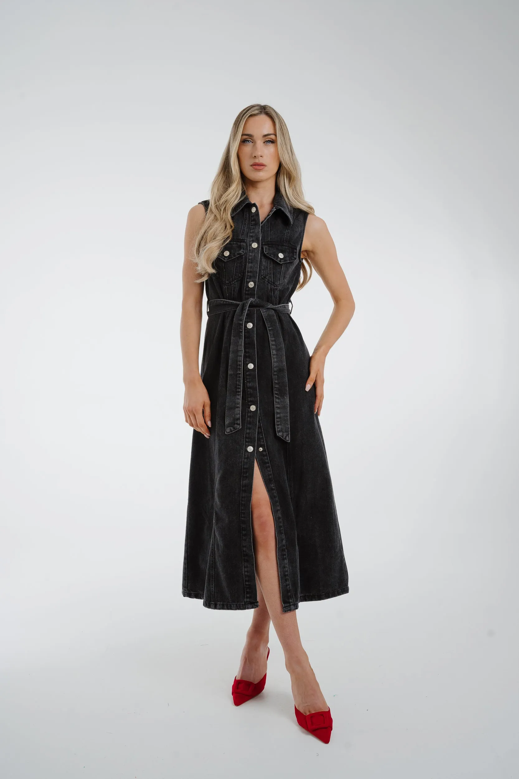 Cora Sleeveless Denim Dress In Black Wash