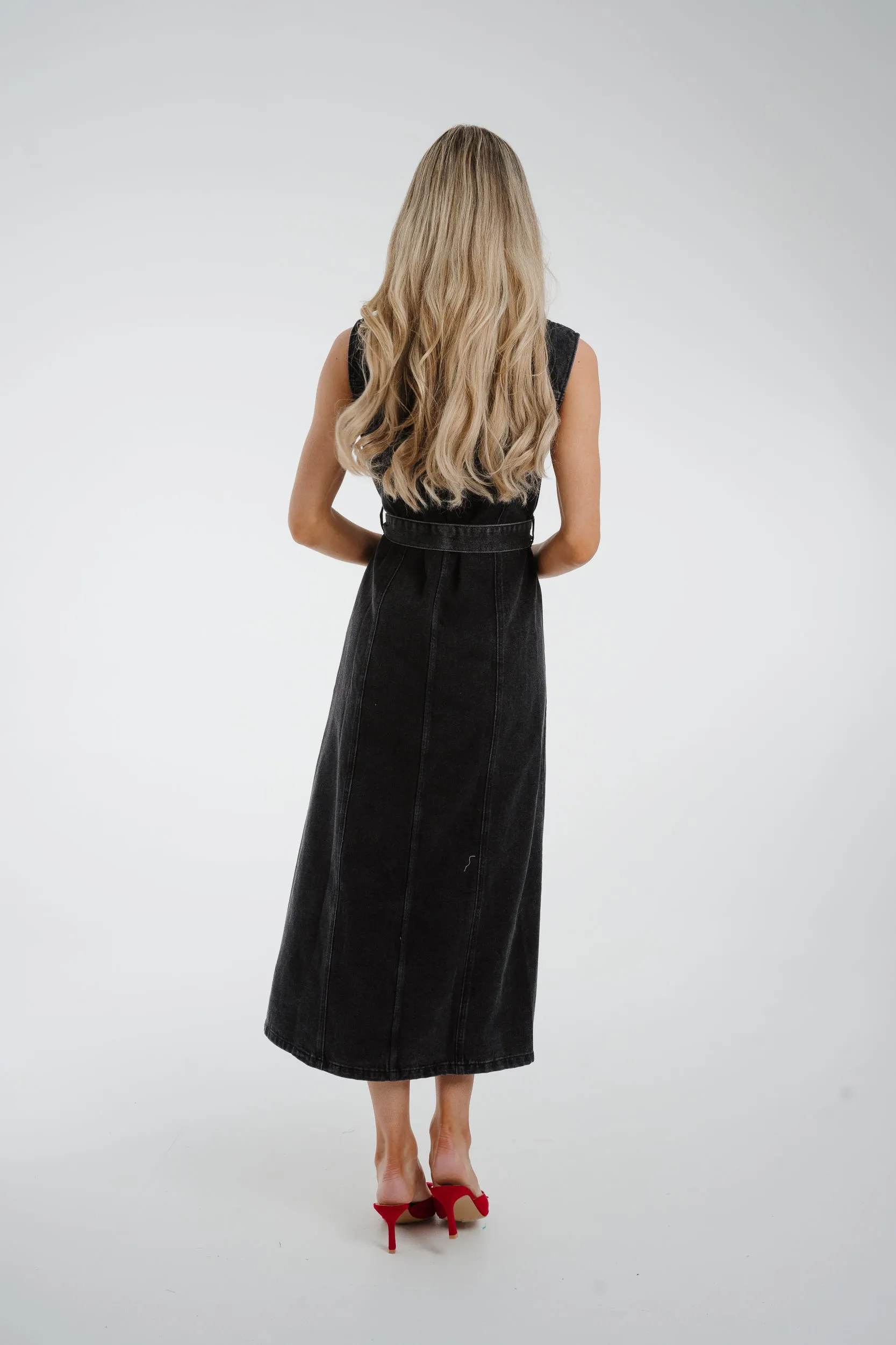 Cora Sleeveless Denim Dress In Black Wash