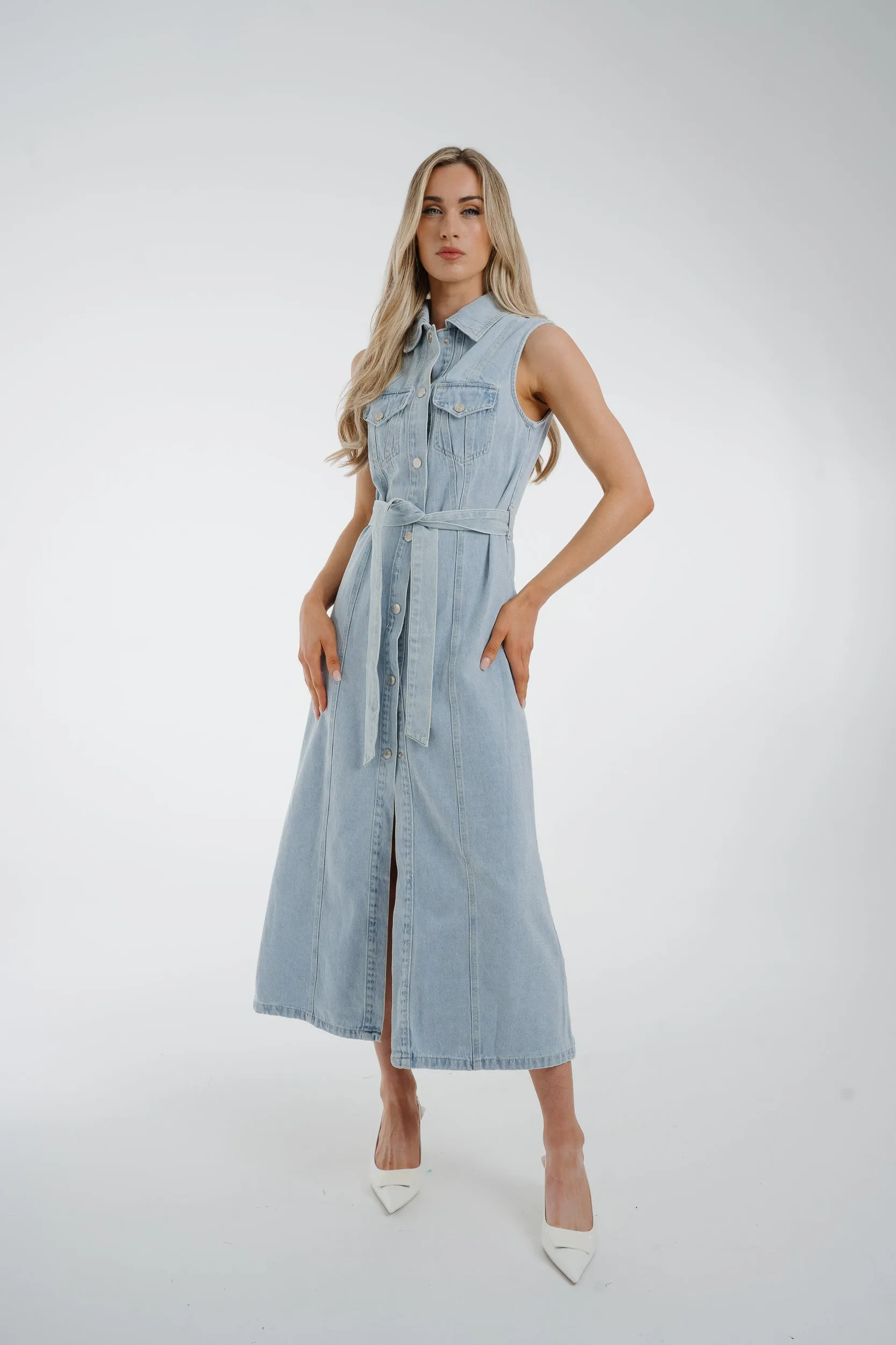 Cora Sleeveless Denim Dress In Light Wash