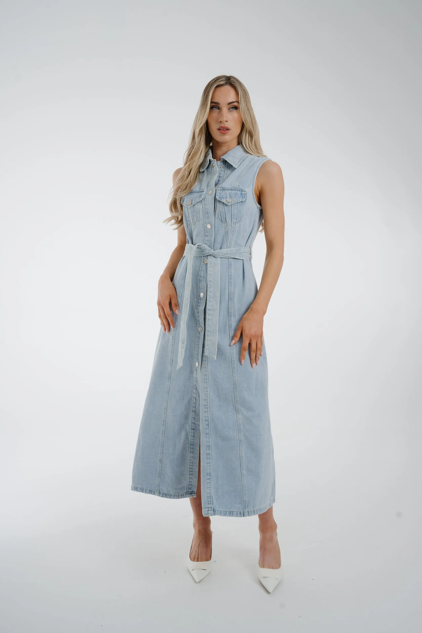 Cora Sleeveless Denim Dress In Light Wash