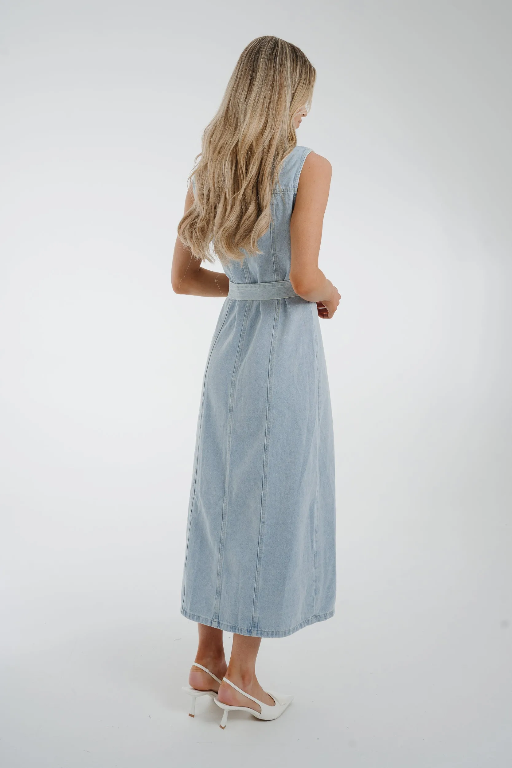 Cora Sleeveless Denim Dress In Light Wash