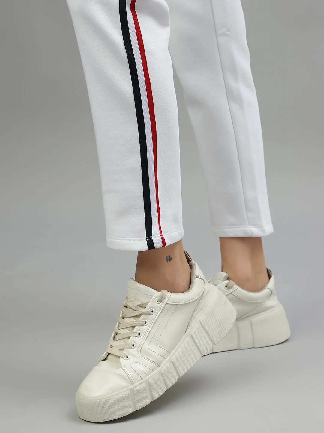 Iconic Women White Solid Regular Fit Mid-Rise Trackpant