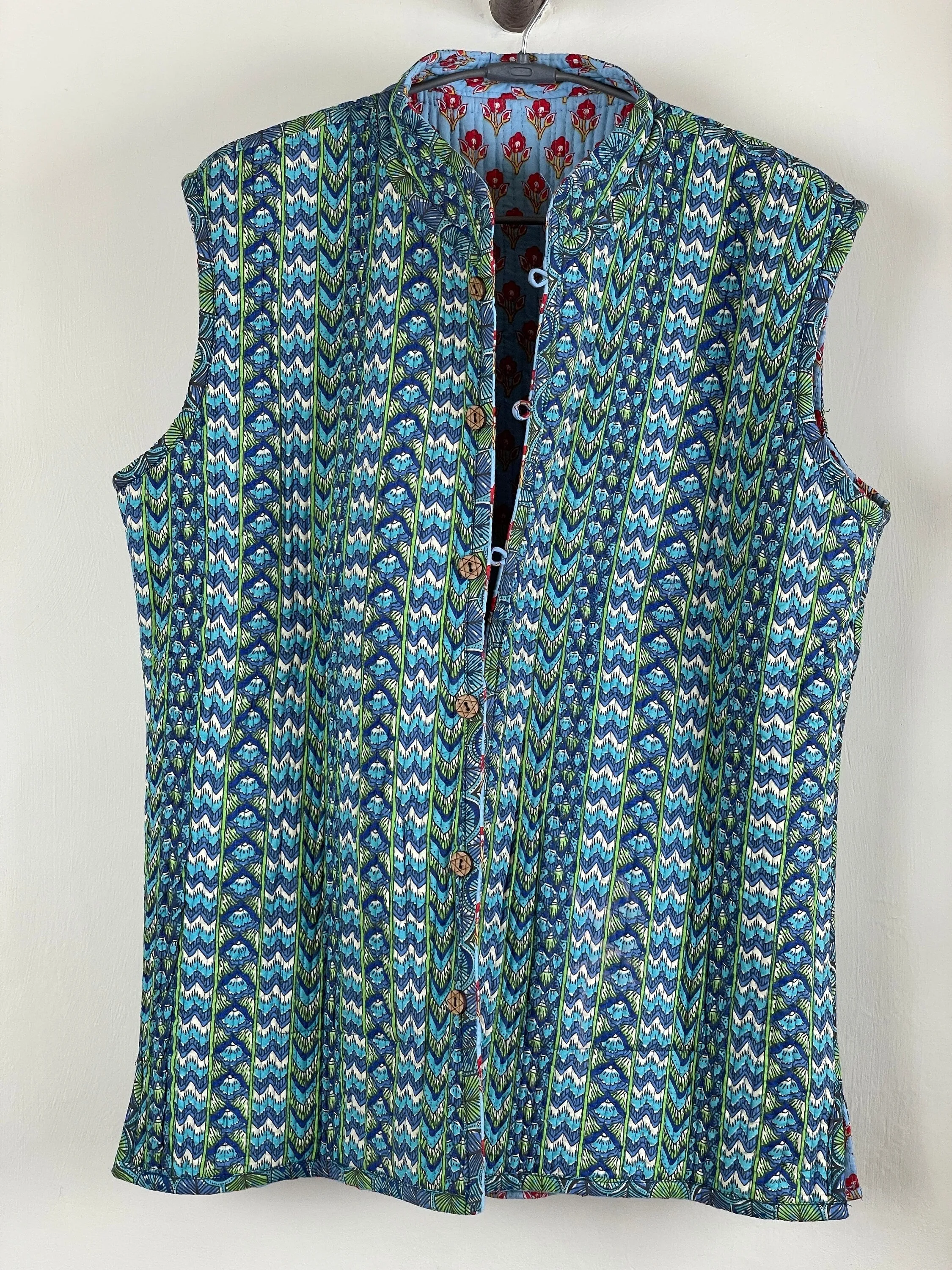 Indian Handmade Quilted Cotton Fabric Jacket Stylish Blue & Red Floral Women's Sleeveless Vest, Reversible Waistcoat for Her