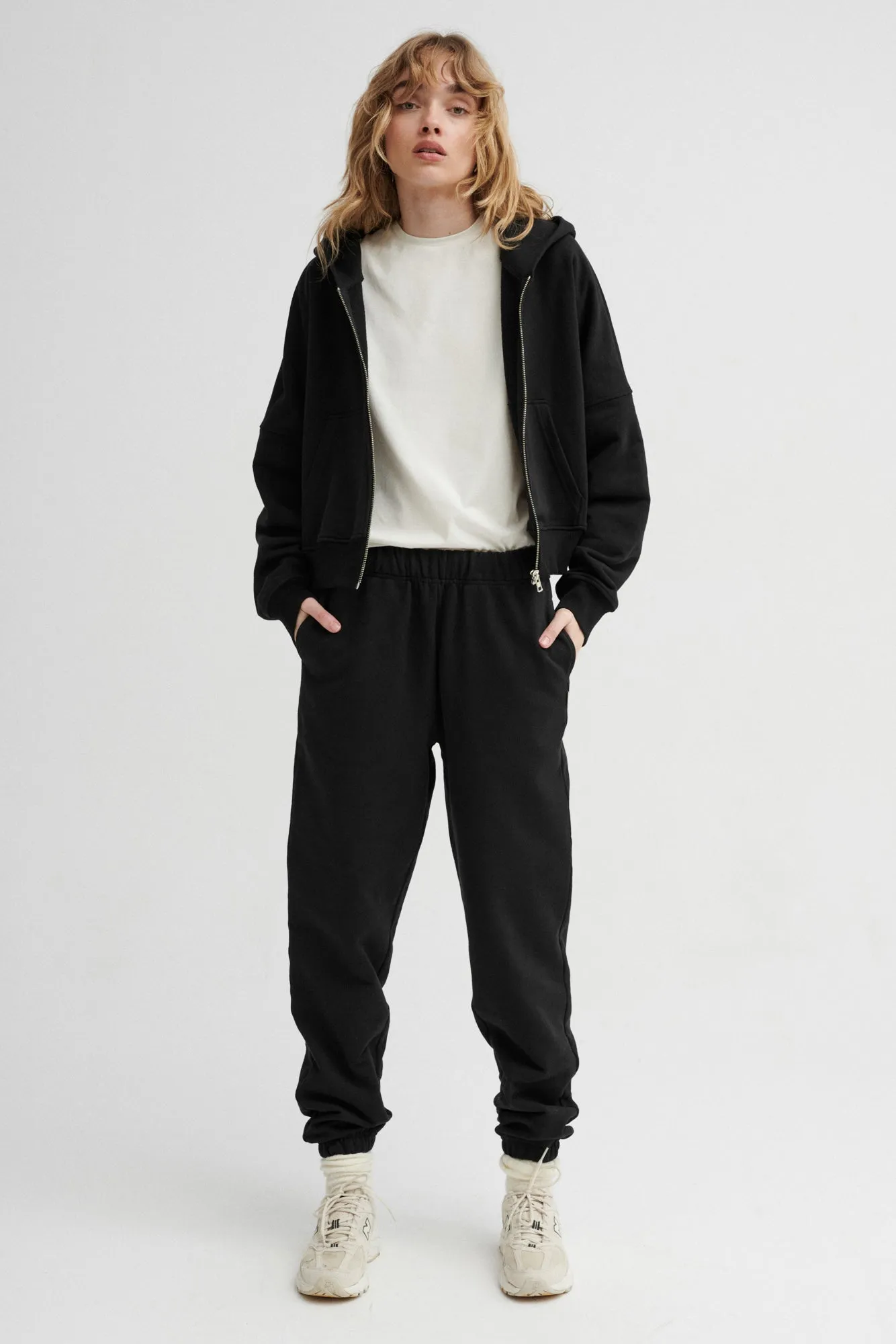 Sweatpants in organic cotton / 04 / 03 / onyx black