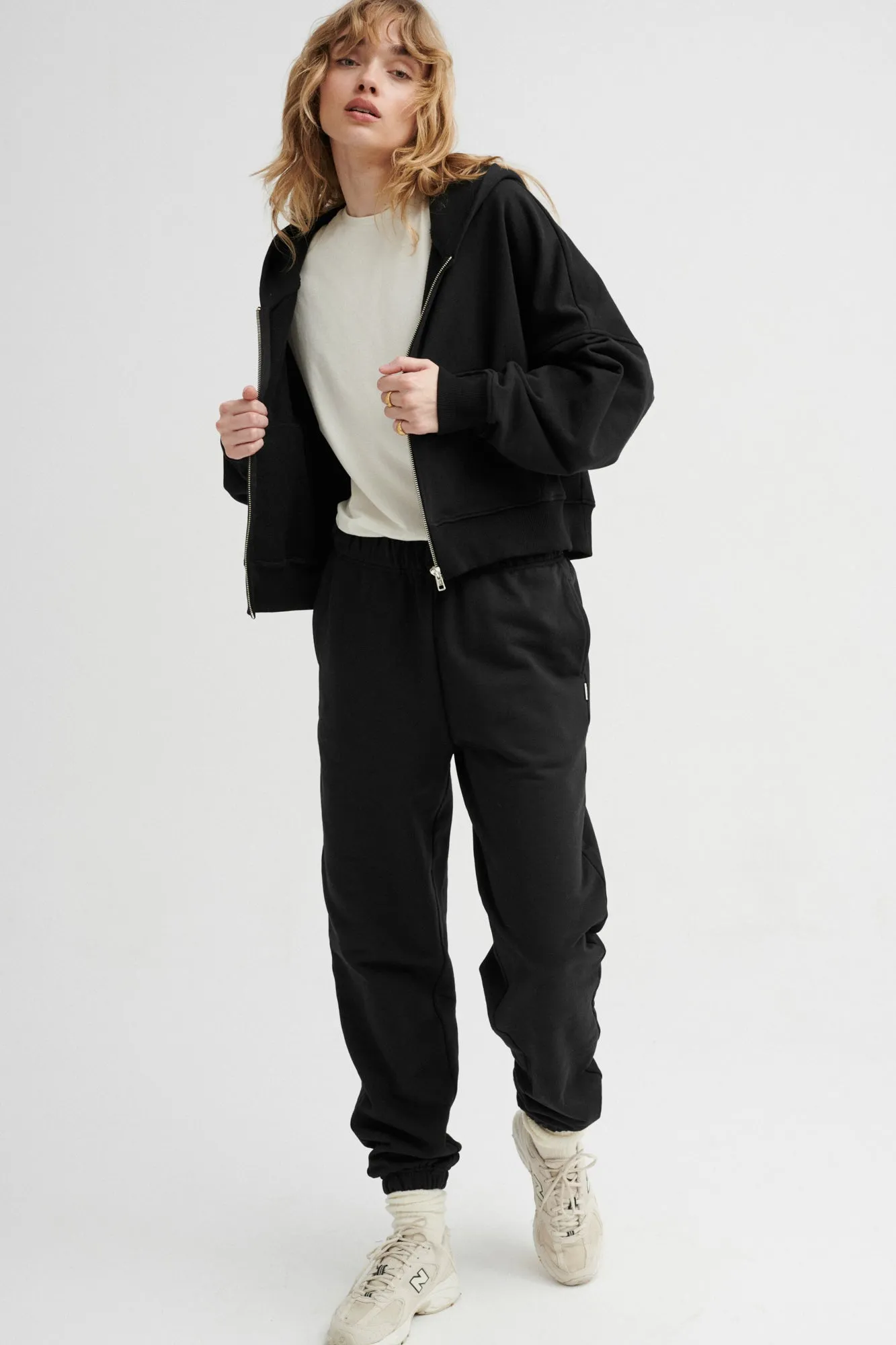 Sweatpants in organic cotton / 04 / 03 / onyx black