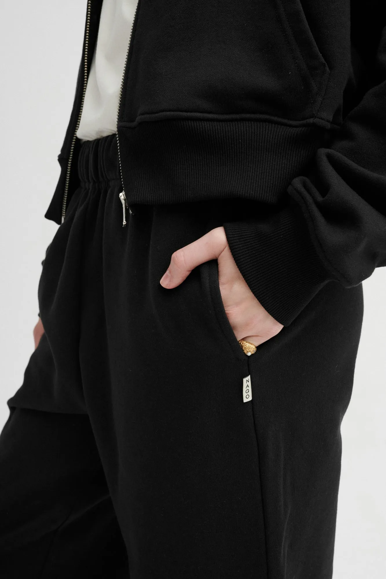 Sweatpants in organic cotton / 04 / 03 / onyx black